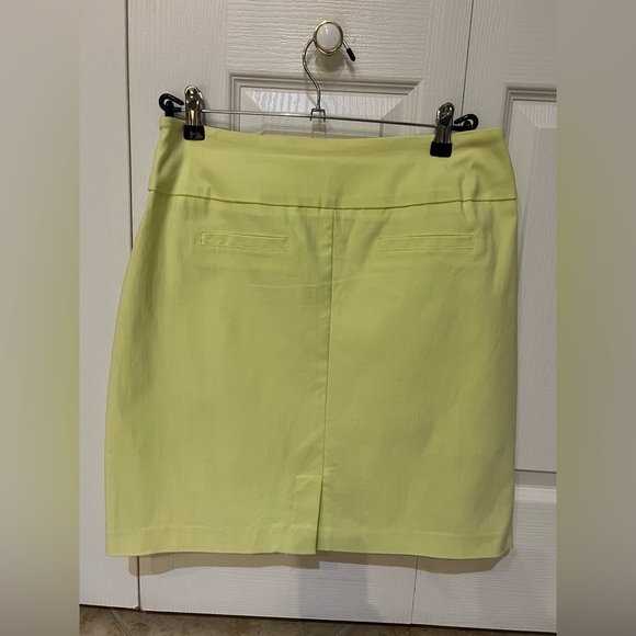 LuLu-B Women’s KEYLIME color COMFY Straight Stretch Skirt - Picture 2 of 3